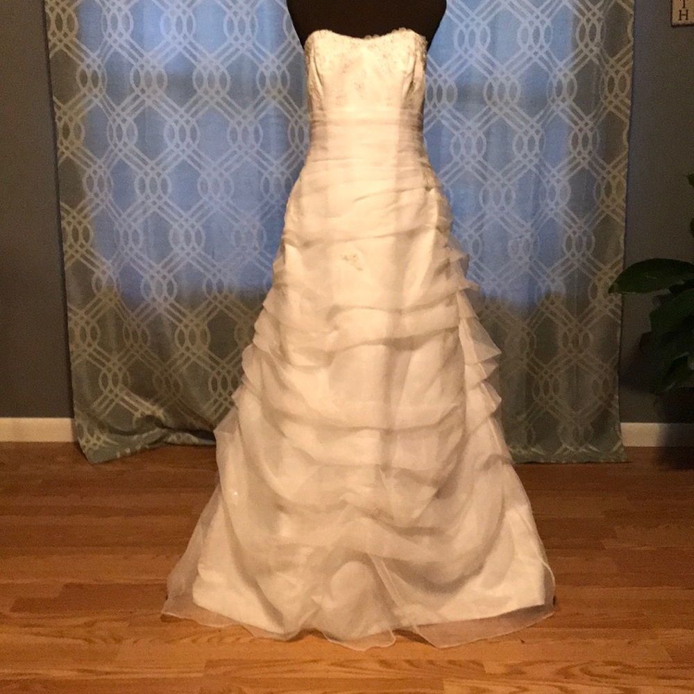 David’s Bridal White Wedding Dress